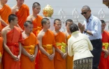 Le président Barack Obama visite un temple bouddhiste à Luang Prabang, le 7 septembre 2016