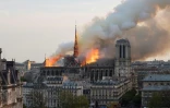 La toiture de la cathédrale Notre-Dame en feu, le 15 avril 2019 à Paris