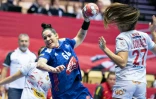 La Française Alexandra Lacrabère en action contre l'Espagne, lors du premier match du tour principal de l'Euro-2020, le 10 décembre 2020 à Herning (Danemark)
