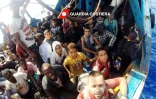 Capture d'écran d'une video fournie le 30 août 2016 par les gardes-cotes italiens du sauvetage d'un bateau de migrants en Méditerrannée