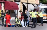 Des secouristes sur les lieux où un conducteur a renversé et blessé huit personnes, le 16 mai 2026 à Modène, dans le nord de l'Italie  
