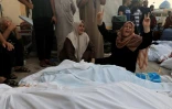 Une femme pleure la mort d'un proche tué dans un bombardement israélien devant la morgue de l'hôpital Al-Aqsa à Deir el-Balah dans le centre de la bande de Gaza, le 22 octobre 2023 