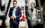 La Première ministre danoise Mette Frederiksen (d) et le Premier ministre groenlandais Jens-Frederik Nielsen tiennent une conférence de presse devant le palais de Marienborg, à Copenhague, le 27 avril 2025