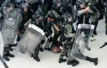 Affrontements entre policiers et manifestants dans un centre commercial de Hong Kong, le 14 juillet 2019