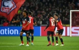 Les Lillois après le but égalisateur de Jonathan Ikoné (c) en fin de match face à Valence, le 23 octobre 2019 au stade Pierre-Mauroy