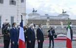 De G à D: le président français Emmanuel Macron, le président italien Sergio Mattarella et le Premier ministre italien Mario Draghi lors d'une cérémonie au palais du Quirinal de Rome à l'occasion de la signature d'un traité bilatéral entre la France et l'Italie, le 26 novembre 2021