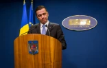 Le Premier ministre roumain Sorin Grindeanu annonce l'abrogation du décret controversé assouplissant la législation anticorruption, le 4 février 2017 à Bucarest
