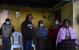 La famille et des amis de Celso Pacheco chez lui au Guatemala, le 10 décembre 2021
