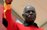 Jose Eduardo Dos Santos  en campagne près de Luanda le 29 août 2012