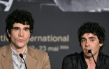 Les réalisateurs espagnols Javier Calvo et Javier Ambrossi présentent leur film "La Bola Negra" au 79e festival de Cannes le 22 mai 2026