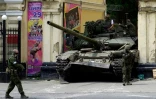 Des combattants du groupe Wagner en position dans une rue de Rostov, le 24 juin 2023 en Russie