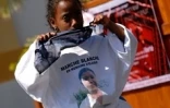 Samedi 22 août 2009 

Marche blanche à Saint-Pierre en mémoire d'Élodie Boudia, 19 ans, assassinée par son ex-compagnon le jeudi 30 juillet à la Petite Île