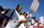 Samedi 22 août 2009 

Marche blanche à Saint-Pierre en mémoire d'Élodie Boudia, 19 ans, assassinée par son ex-compagnon le jeudi 30 juillet à la Petite Île