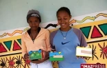 Une quinzaine de jeunes du petit village d'Ilet à Bourse ont construit chacun un sténopé, un appareil photo rudimentaire