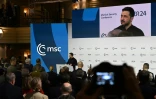 Le président ukrainien Volodymyr Zelensky reçoit une ovation debout lors de son arrivée à la 61e Conférence de Munich sur la sécurité, le 15 février 2025