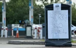 Une station-service indique qu'elle ne dispose plus de carburant, le 27 septembre 2021 près de Tonbridge, dans le sud de l'Angleterre