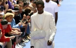Virgil Abloh affiche la diversité des modèles pour son défilé printemps/été 2018, le 21 juin 2018 à Paris
