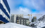Des grues de construction à Nuuk, le 6 mars 2025 au Groenland