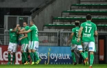 Les Stéphanois se congratulent après le but sur penalty de Romain Hamouma face à Bastia, le 18 septembre 2016 à Geoffroy-Guichard