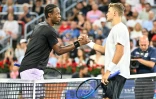Gaël Monfils serre la main de Jack Draper après son abandon au 3e tour du Masters 1000 de Montréal le 11 août 2022 à Montréal