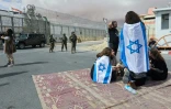Des manifestants sont rassemblés au niveau d'un point de passage, le 18 février 2024 à Nizzana en Israël