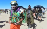 Des festivaliers le 23 septembre Wastelands Weekend en Californie, oĂą l'on se retrouve pour vouer un culte Ă "Mad Max"
