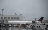 Un avion d'Air Canada sur le tarmac de l'aéroport Pierre-Elliott Trudeau de Montréal, le 17 août 2025 au Canada