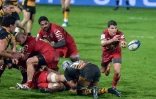 Le demi de mêlée de Toulouse Antoine Dupont passe le ballon contre les Wasps en Coupe d'Europe, le 15 décembre 2018 au stade Ernest-Wallon à Toulouse