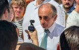 Le président du parti d'extrême droite Reconquête, Eric Zemmour, lors d'une marche en mémoire de Louis, un adolescent de 17 ans battu à mort fin juin dans un guet-apens, le 5 juillet 2026 à Narbonne