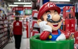 Une figurine Mario dans une boutique vendant des produits Nintendo, le 16 janvier 2025 à Tokyo