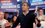 Le Premier ministre britannique et chef du Parti conservateur, Rishi Sunak, prononce un discours lors de son dernier meeting de campagne au Romsey Rugby Football Club, dans le Hampshire, le 3 juillet 2024