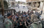 Photo publiée le 18 mars 2018 par la page Facebook de la présidence syrienne montrant le président Bachar al-Assad (C) rencontrant les forces du régime dans la Ghouta orientale