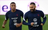 Kylian Mbappé et Karim Benzema à l'entraînement avec l'équipe de France au stade de La Meinau, le 31 août 2021 à Strasbourg