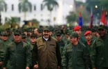 Le président vénézuélien Nicolas Maduro (au centre) entouré du haut commandement militaire lors d'une cérémonie à Caracas, le 2 mai 2019