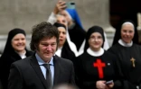Le président argentin Javier Milei à la basilique Saint-Pierre pour la messe de canonisation de la religieuse et missionnaire du XVIIIe siècle María Antonia de San José, le 11 février 2024 au Vatican