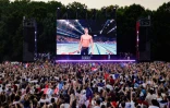 Le 2 août 2024 au Club France, au parc des Nations installé à La Villette, le soir du titre de Léon Marchand dans le 200 m quatre nages