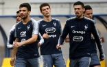 Les joueurs de l'équipe de France Léo Dubois (g) et Clément Lenglet (d) en séance d'entraînement en Andorre le 10 juin 2019