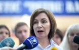 La présidente moldave Maia Sandu près d'une bureau de vote de Chisinau le 11 juillet 2021