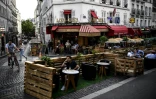 Terrasse d'un café parisien le 23 juillet 2020 pendant la crise sanitaire