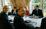 Le vice-président du Medef Alexandre Saubot(à gauche) et le président de l'organisation patronale Pierre Gattaz (à droite), lors d'une réunion à Matignon, le 25 juillet 2017