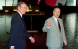 Les présidents français François Mitterrand et américain George H. W. Bush, le 16 juillet 1989 à Paris