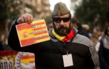Un manifestant contre l'indépendance de la Catalogne à Barcelone, en Espagne, le 2 décembre 2017