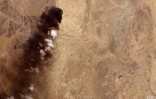 Image satellite prise le 8 septembre 2026 et diffusée par Planet Labs PBC, montrant de la fumée au-dessus d'un dépôt pétrolier d'Aramco près de la ville d'Abha, en Arabie saoudite, après une attaque des Houthis
