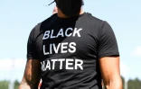Le pilote britannique de F1, Lewis Hamilton, portant un t-shirt "Black Lives Matter" lors du GP d'Autriche, le 5 juillet 2020 Ă Spielberg