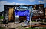 Une maison bâtie avec de la tôle dans le quartier 28 de octubre, à La Matanza, banlieue pauvre de Buenos Aires, le 15 avril 2021