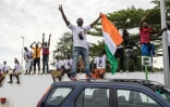 Des partisans de l'ex-président de Côte d'Ivoire Laurent Gbagbo fêtent son retour à Abidjan, le 17 juin 2021
