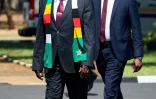 Le président Emmerson Mnangagwa à la sortie d'une réunion gouvernementale, le 21 août 2023 à Harare