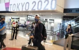 Le footballeur français Pierre-André Gignac arrive à l'aéroport de Narita, le 17 juillet 2021 au Japon