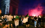 Des supporters de l'Algérie aux Champs Elysées le 14 juillet 2019