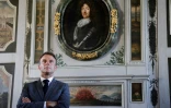 Le président français Emmanuel Macron lors d'une visite du château de Bussy-Rabutin à Bussy-le-Grand en Bourgogne, dans le centre-est de la France, le 15 septembre 2023
